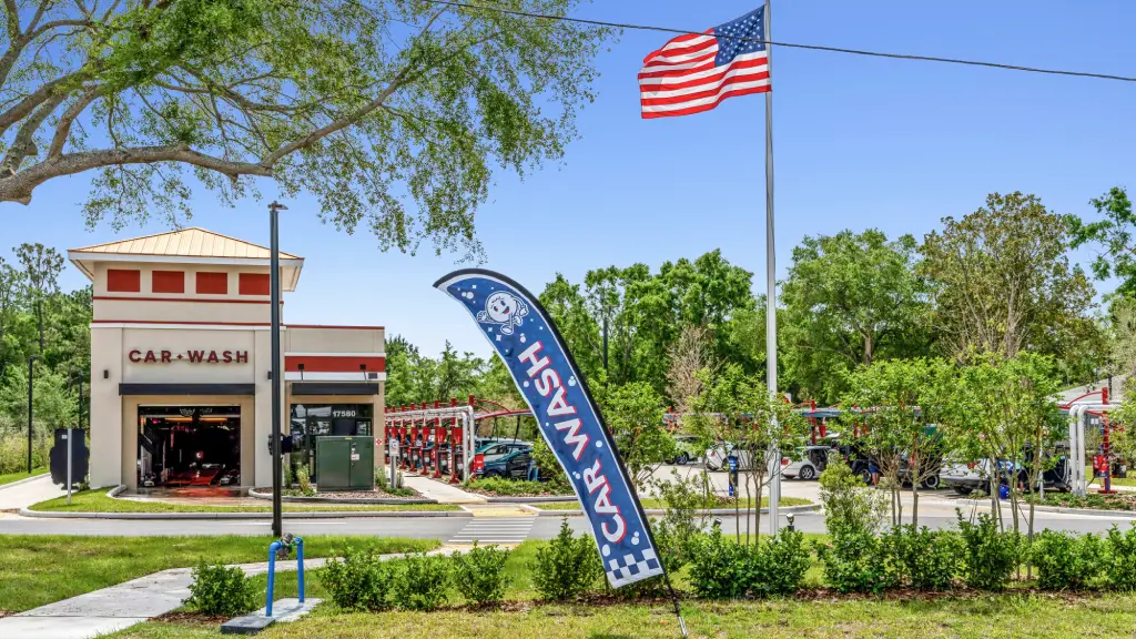 Sud Stop Car Wash at 17580 US 441, Mount Dora, FL