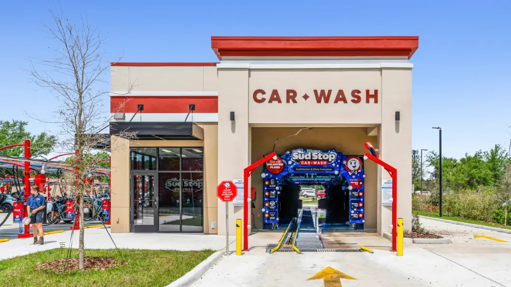 Sud Stop Car Wash at 17580 US 441, Mount Dora, FL