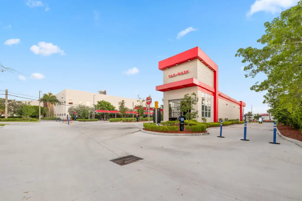 Sud Stop Car Wash at 3301 W Hallandale Beach Blvd, Pembroke Park, FL