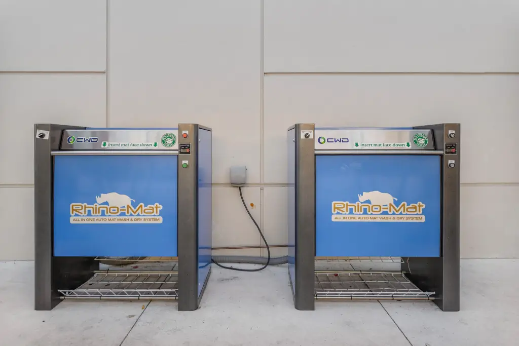 Sud Stop Car Wash at 3301 W Hallandale Beach Blvd, Pembroke Park, FL