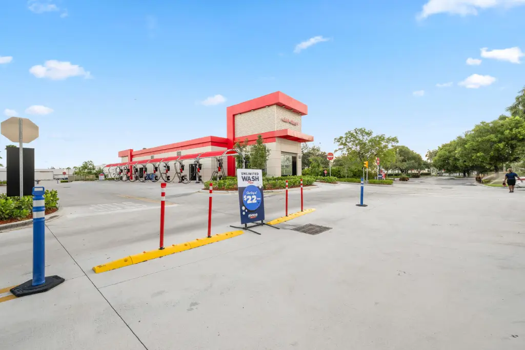 Sud Stop Car Wash at 3301 W Hallandale Beach Blvd, Pembroke Park, FL