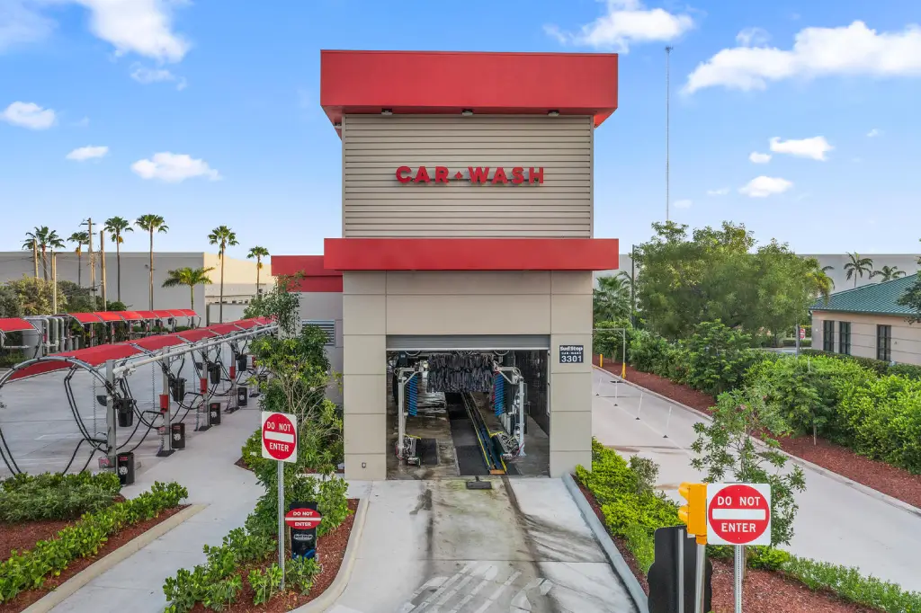 Sud Stop Car Wash at 3301 W Hallandale Beach Blvd, Pembroke Park, FL