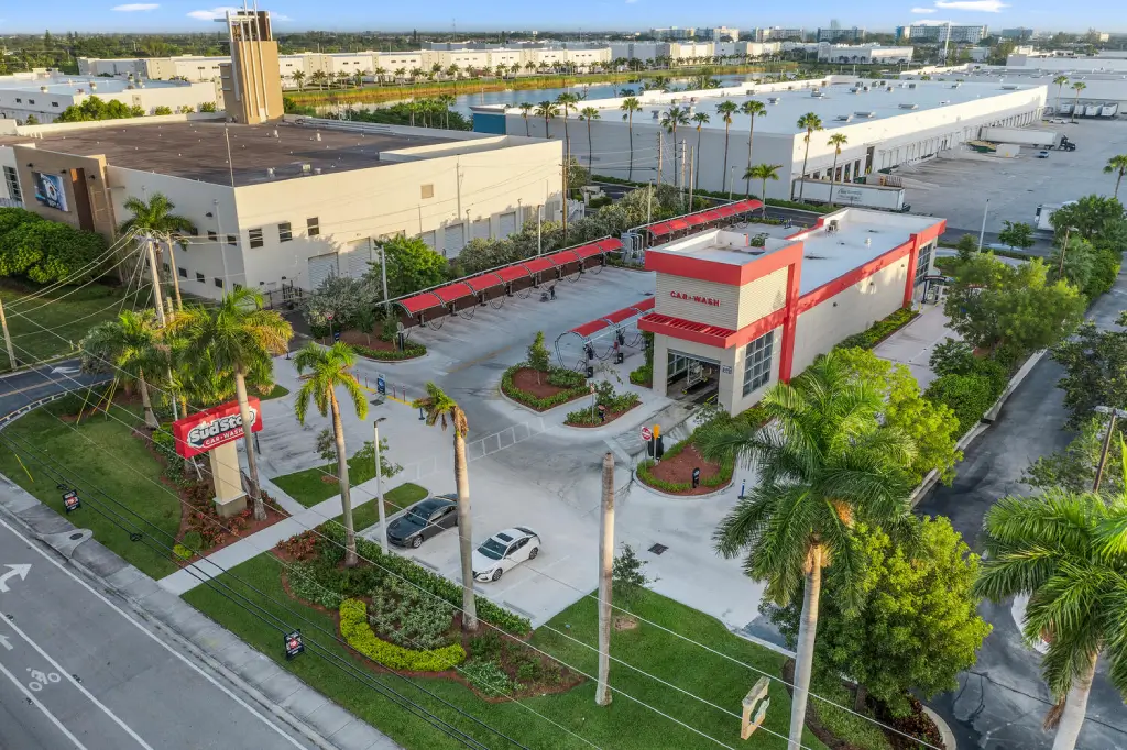 Sud Stop Car Wash at 3301 W Hallandale Beach Blvd, Pembroke Park, FL