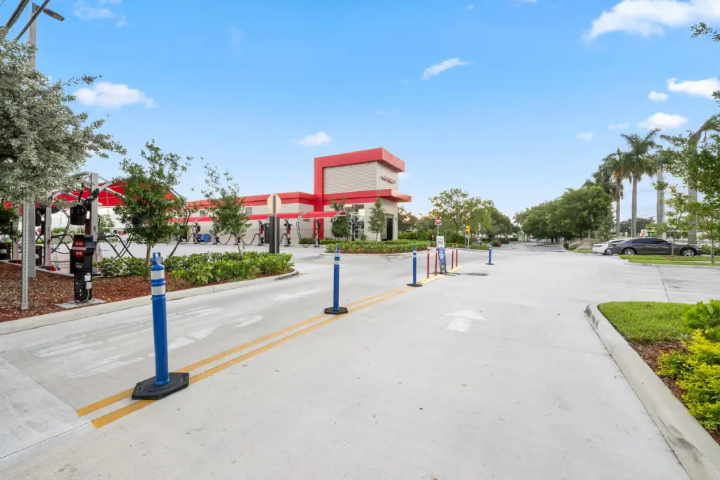 Sud Stop Car Wash at 3301 W Hallandale Beach Blvd, Pembroke Park, FL