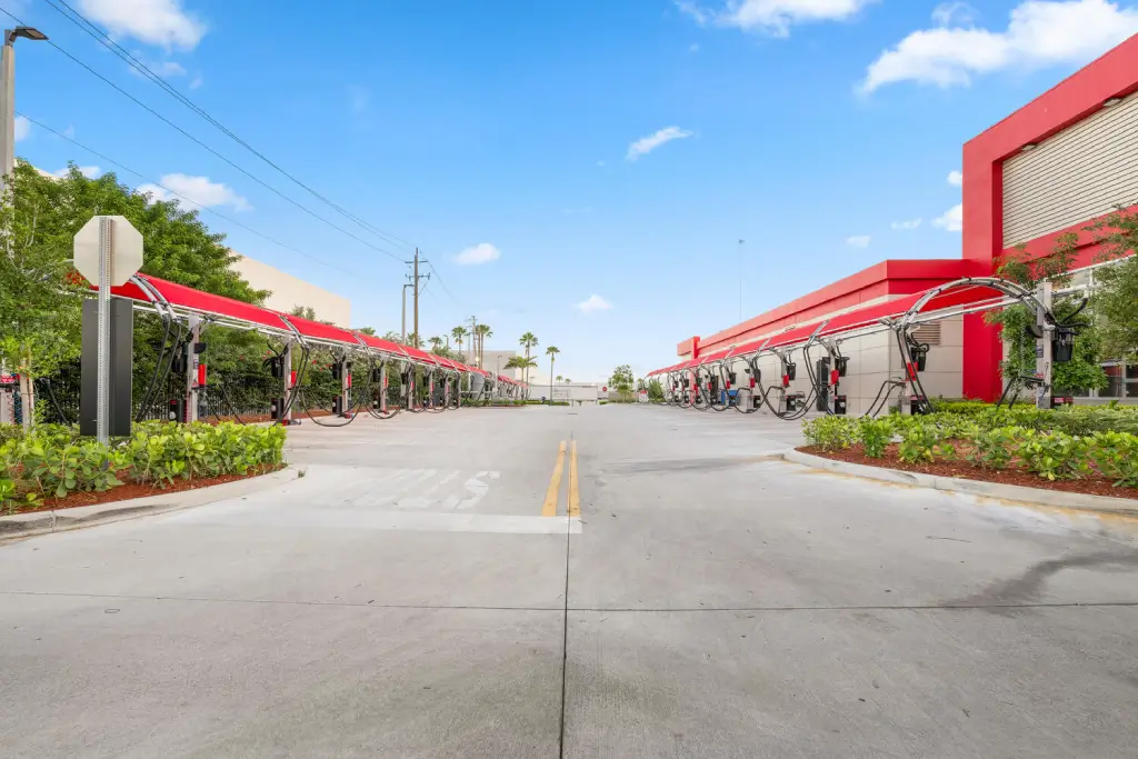 Sud Stop Car Wash at 3301 W Hallandale Beach Blvd, Pembroke Park, FL