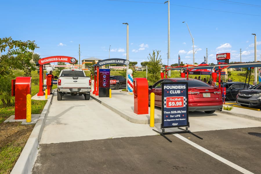 unlimited car wash members only lane and customer lane at sud stop car wash, 2130 US Highway 27, Clermont, FL 34714