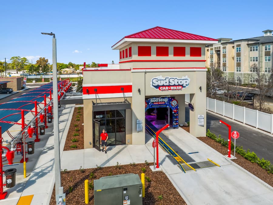 entry to express car wash tunnel at sud stop car wash at 6629 126th Ave N, Largo, FL 33773