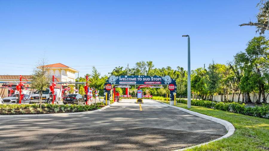customer entry lanes at sud stop car wash at 8252 Clarcona Ocoee Rd, Orlando, FL 32818