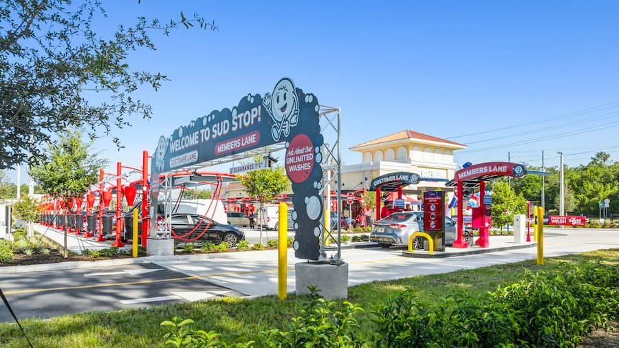 members lane at sud stop car wash at 8252 Clarcona Ocoee Rd, Orlando, FL 32818